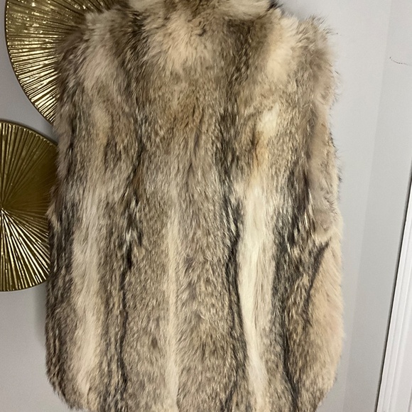 **STUNNING Real Fox Fur Vest** - Picture 3 of 5
